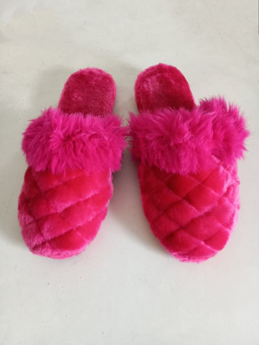 NWOT hot pink faux fur house slippers quilted uppers